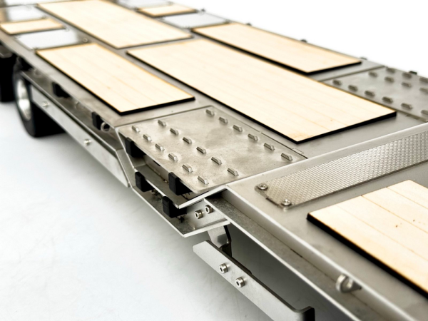 FM 3-Achs-Schwerlast-Tieflader mit Radaussparungen